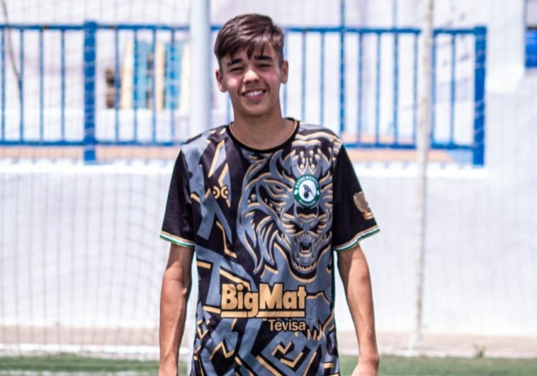 Miguel Placeres, de la cantera del GMD Olivenza, compite en la División de Honor cadete